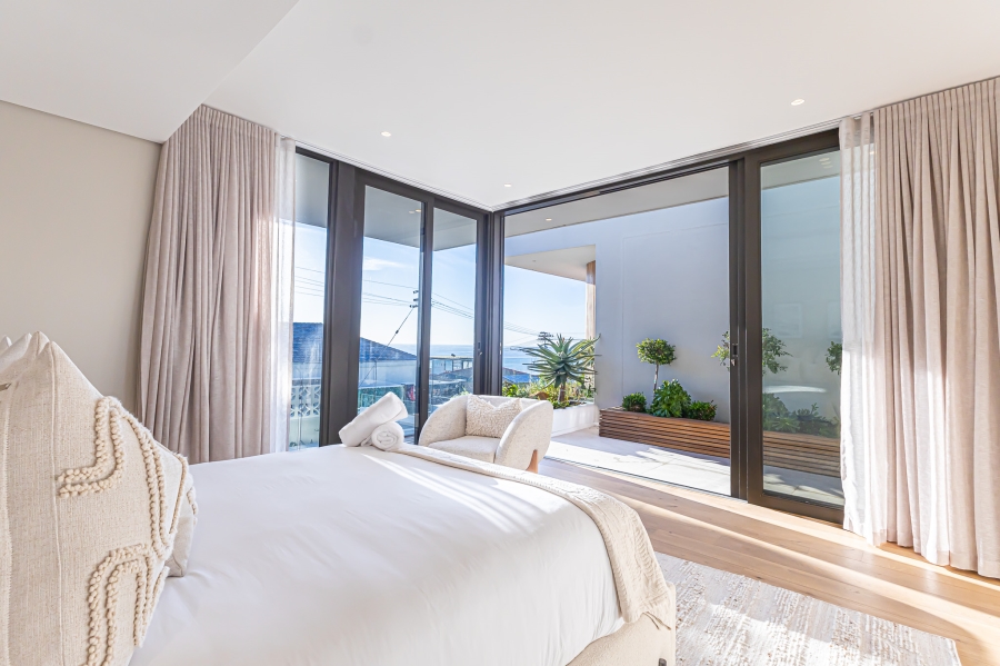 To Let 4 Bedroom Property for Rent in Fresnaye Western Cape
